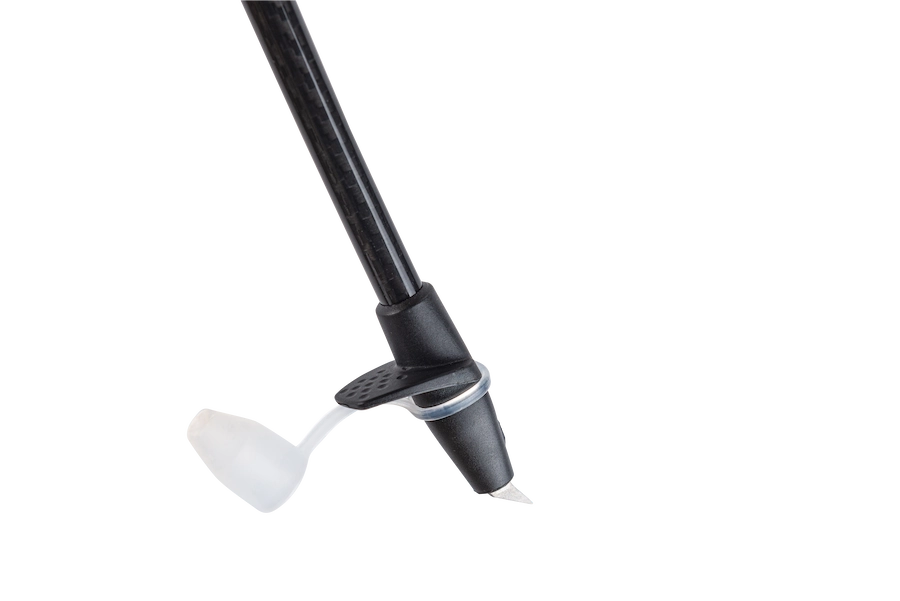 Vue rapprochée de la pointe en carbure de tungstène avec la protection de transport détachée