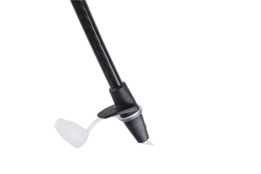 Vue rapprochée de la pointe en carbure de tungstène avec la protection de transport détachée